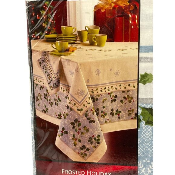NOS Linens 'n' Things Christmas Holiday Oblong Tablecloth 60” X 102” Poinsettias - Picture 4 of 9